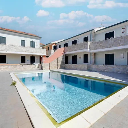 Pool, Air Conditioning, Parking