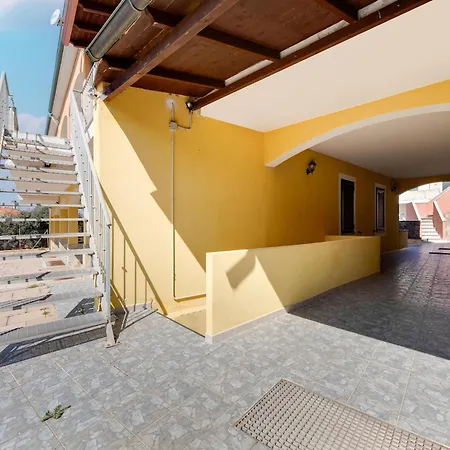 Pool, Air Conditioning, Parking *