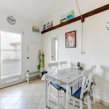 Pool, Air Conditioning, Parking
